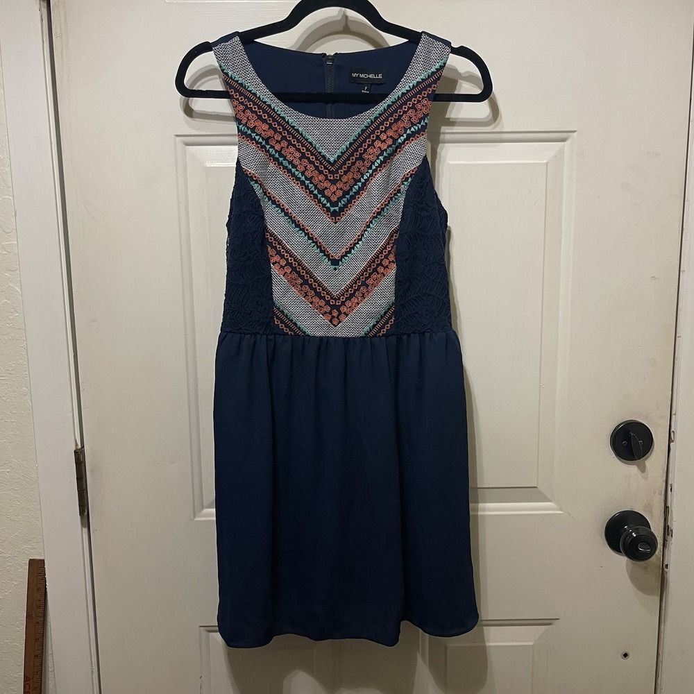 MY MICHELLE Dress Navy Blue Chevron Patterned Crocheted Lace Lined Size 7